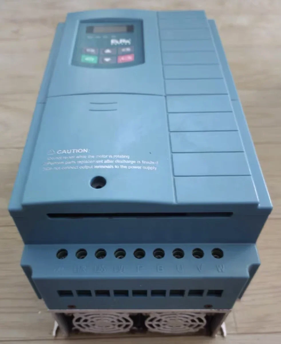 Used frequency converter e1000-0055t3  5.5 kw 380V