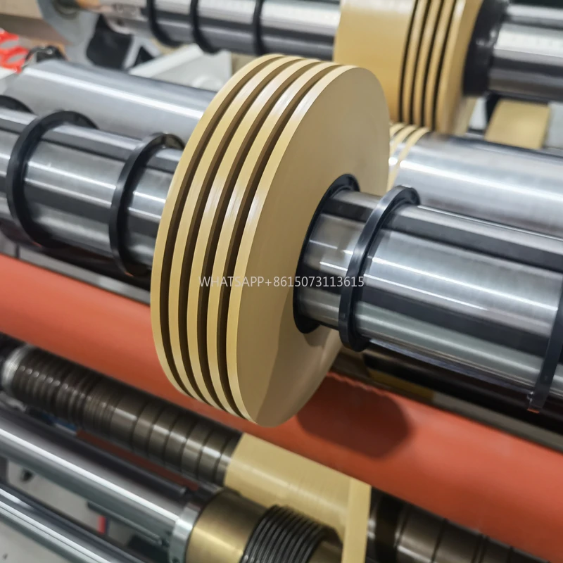 Riavvolgitrice per taglio carta isolante con condensatore per avvolgimento superficiale