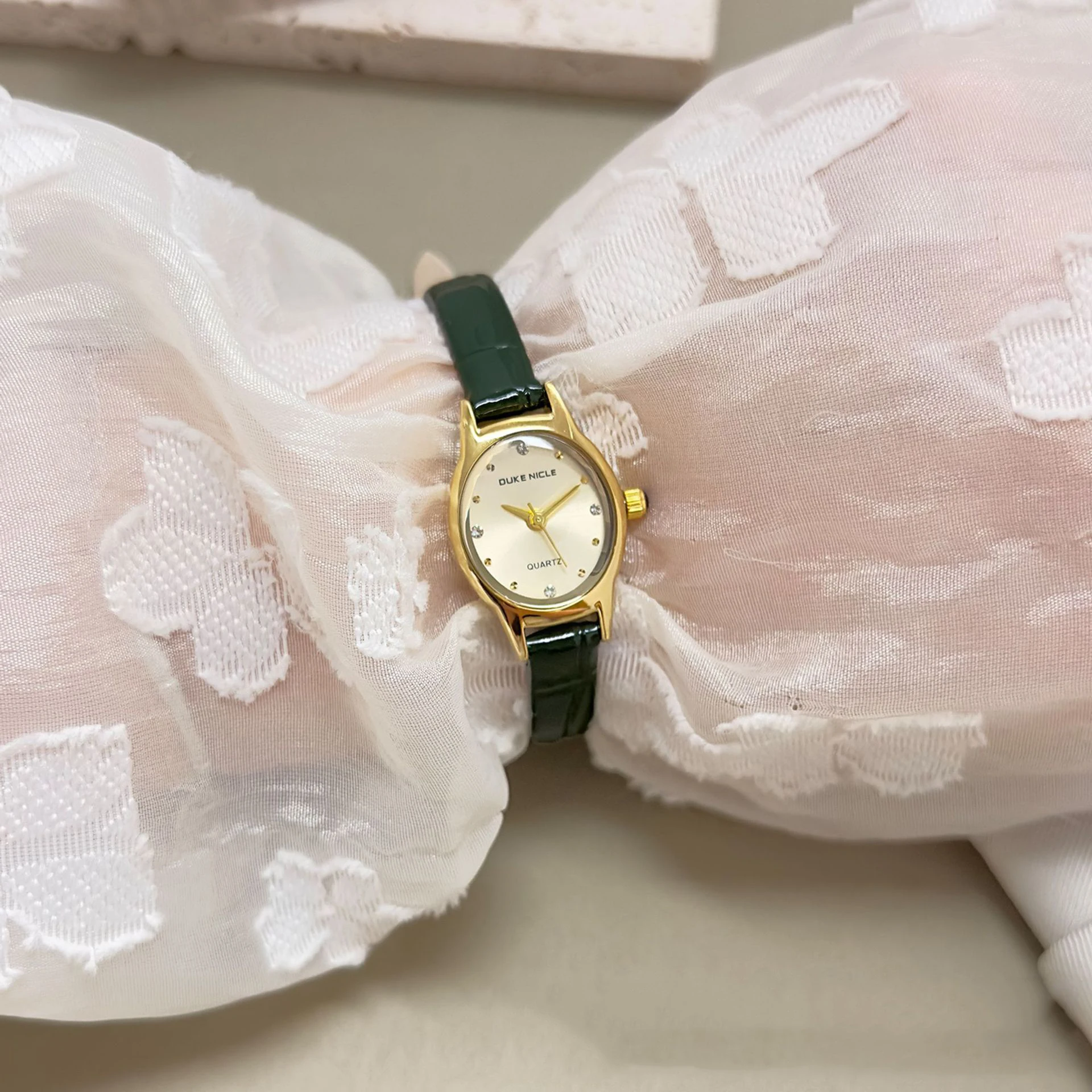 جديد خمر البيضاوي الصغيرة الهاتفي النساء الساعات عادية حلقة من جلد ساعة كوارتز فستان السيدات ساعة اليد ساعة حائط هدية Relojes Para Mujer