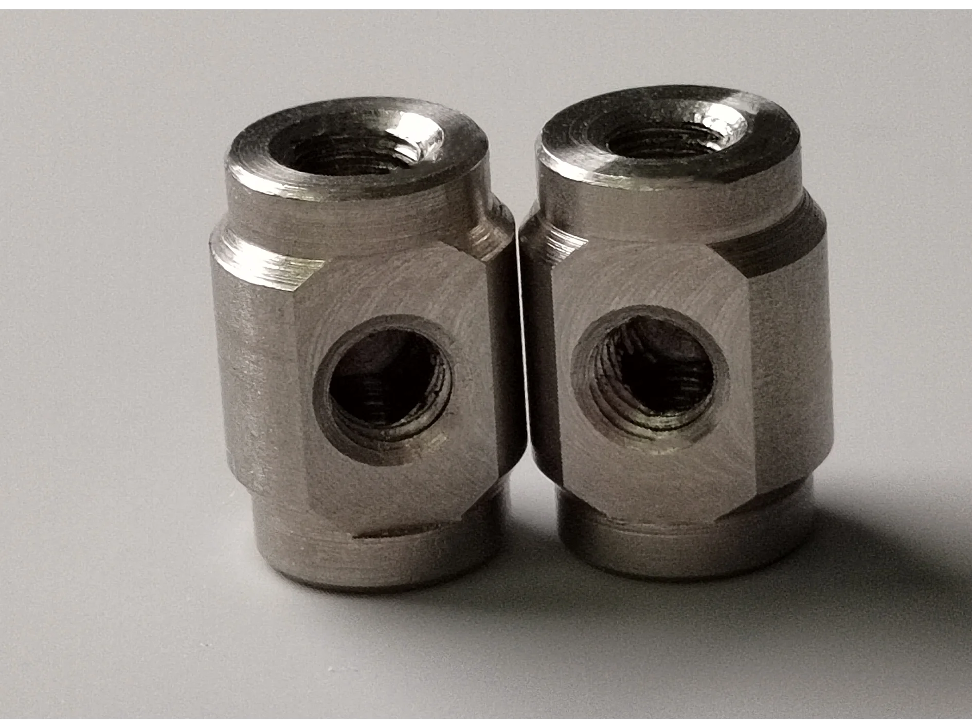 1/14 Maßstab Metall Edelstahl Präzisionsbogenstücke, Gerade Verbindungsstücke, T-Stücke und Öldüsen für RC-Hydraulikmodell-Upgrades – Detail 6