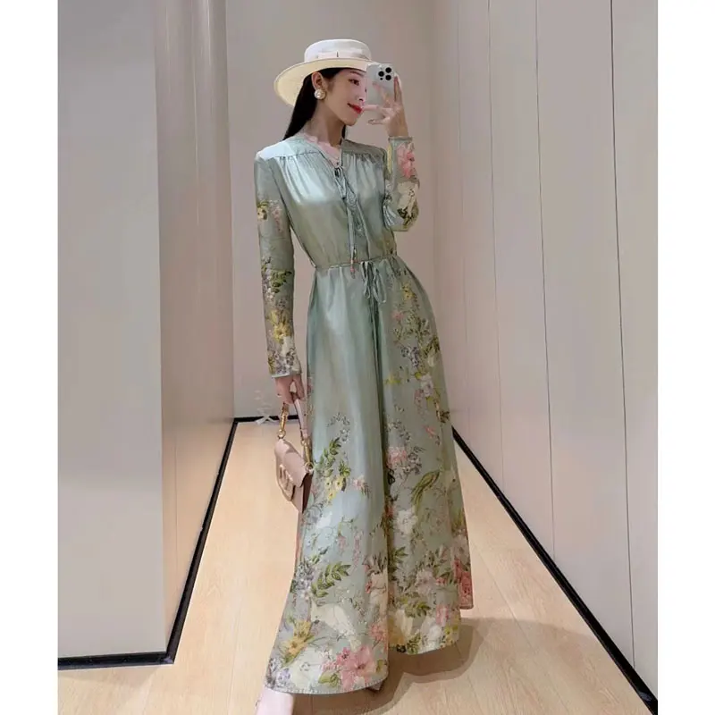 

The New 2024 Temperament Is Elegant and Fresh with a Lace-up Waist a Loose V-neck a Floral Print and a Long-sleeved Hem Dres