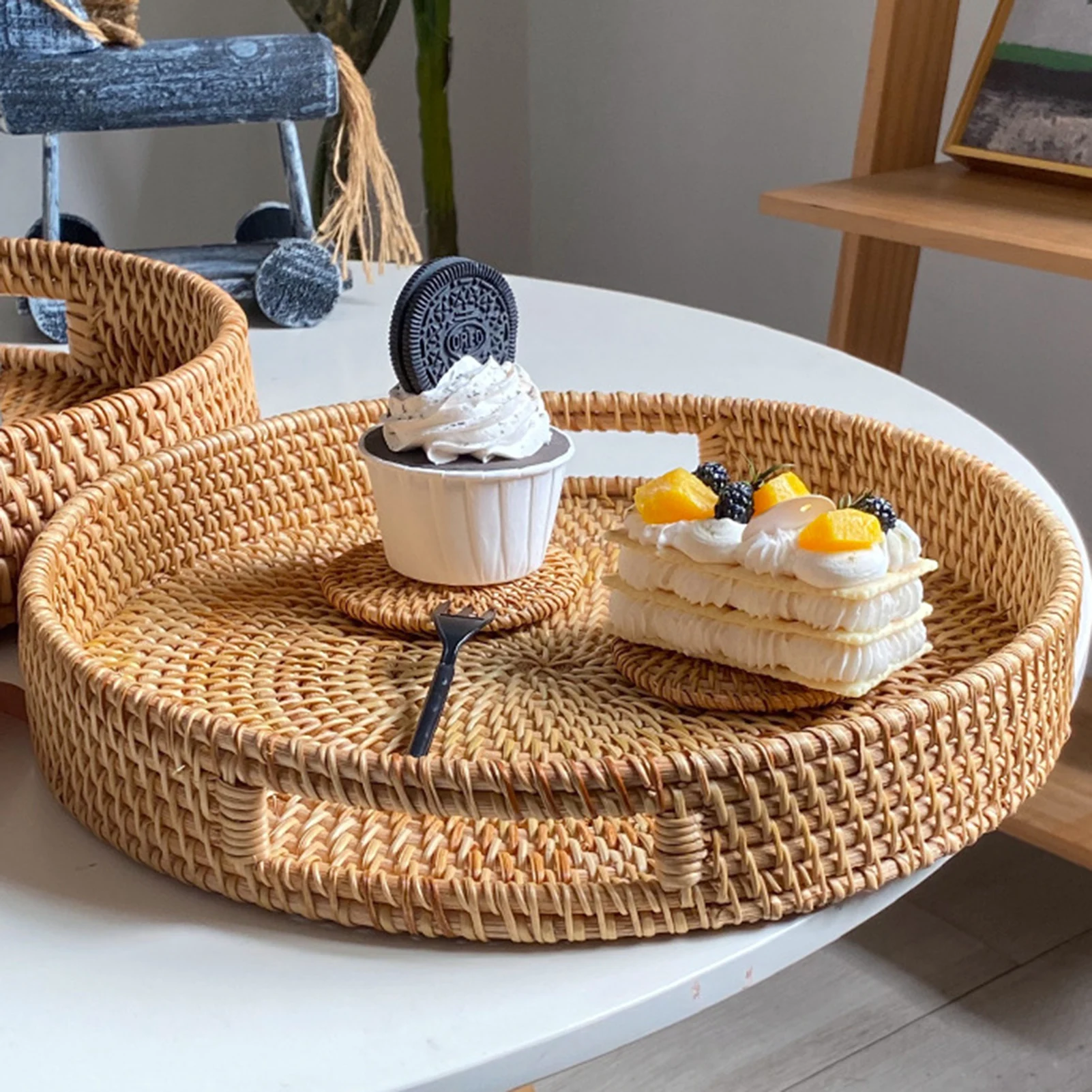 

Round Rattan Woven Serving Tray Large Capacity Sturdy Desktop Organizer Tray for Coffee Beverage Breakfast Tea Candles