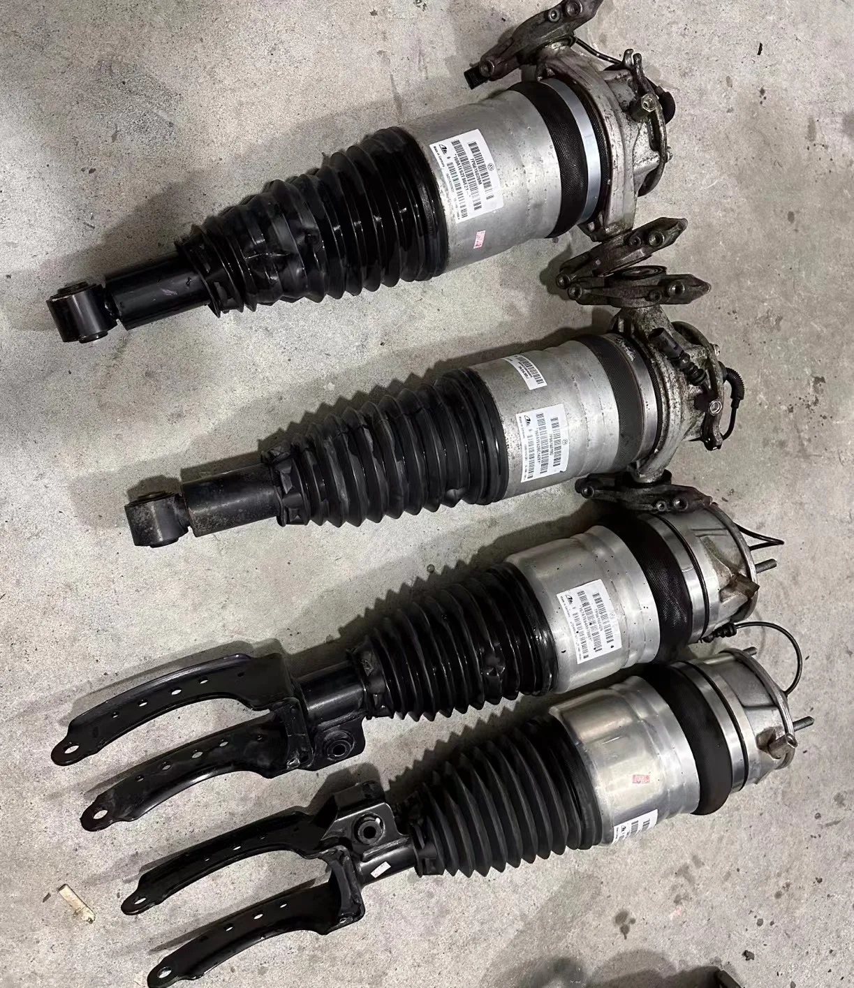 Applies for Porsche Touareg Shock Absorber Rear Shock Absorber air Shock Absorber