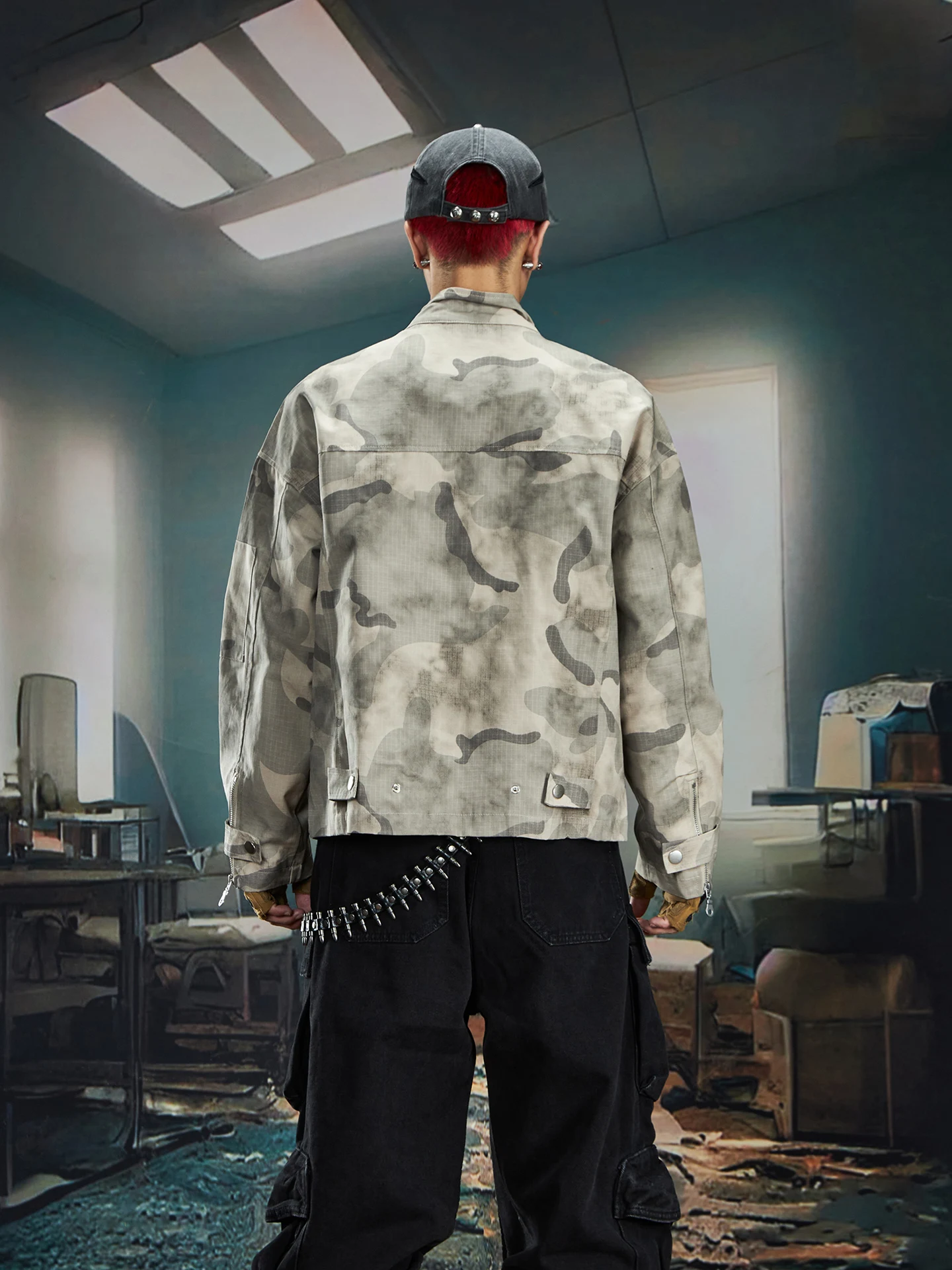 

Воротник-стойка, легкий камуфляжный цвет, деконструкция, большой карман, свободное пальто на молнии, куртка для мужчин и женщин, модная куртка