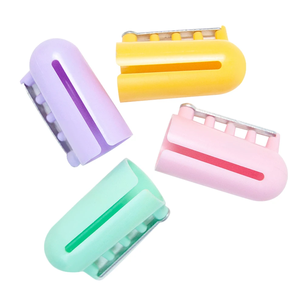 4 PCS Finger Sleeve Lead Crochet Holders Wire Guide Knitting Tools Plastic Crafts Gear Crocheting Assist