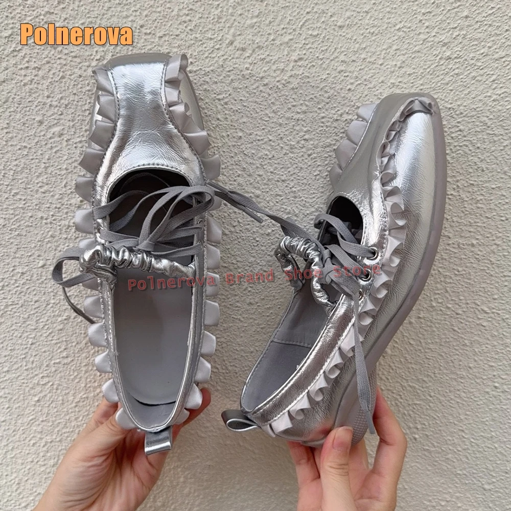 volant-argento-scarpe-mary-janes-poco-profonde-punta-quadrata-tacchi-grossi-pieghettato-lace-up-fascia-elastica-moda-donna-decollete-da-balletto-2025-nuovo
