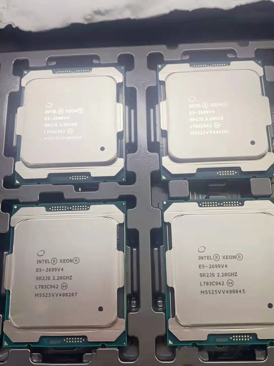Original Server Cpu Intel Xeon E5-2699 V4 Processor Eight Core 2.2 Ghz Cpu view 2