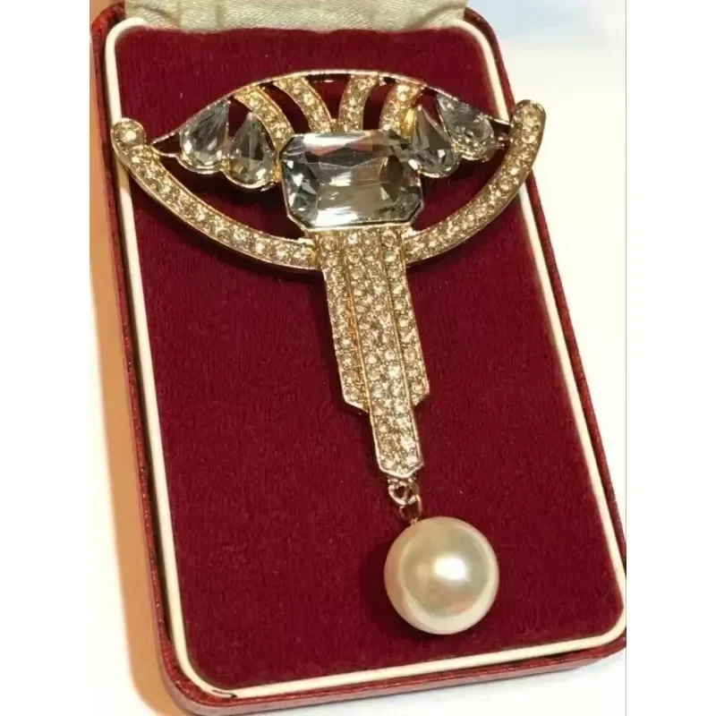Exaggerated Vintage Crystal Brooch British Gift Pin Men Fashion Fixed Coat Ornament Lady Wedding Banquet Corsage