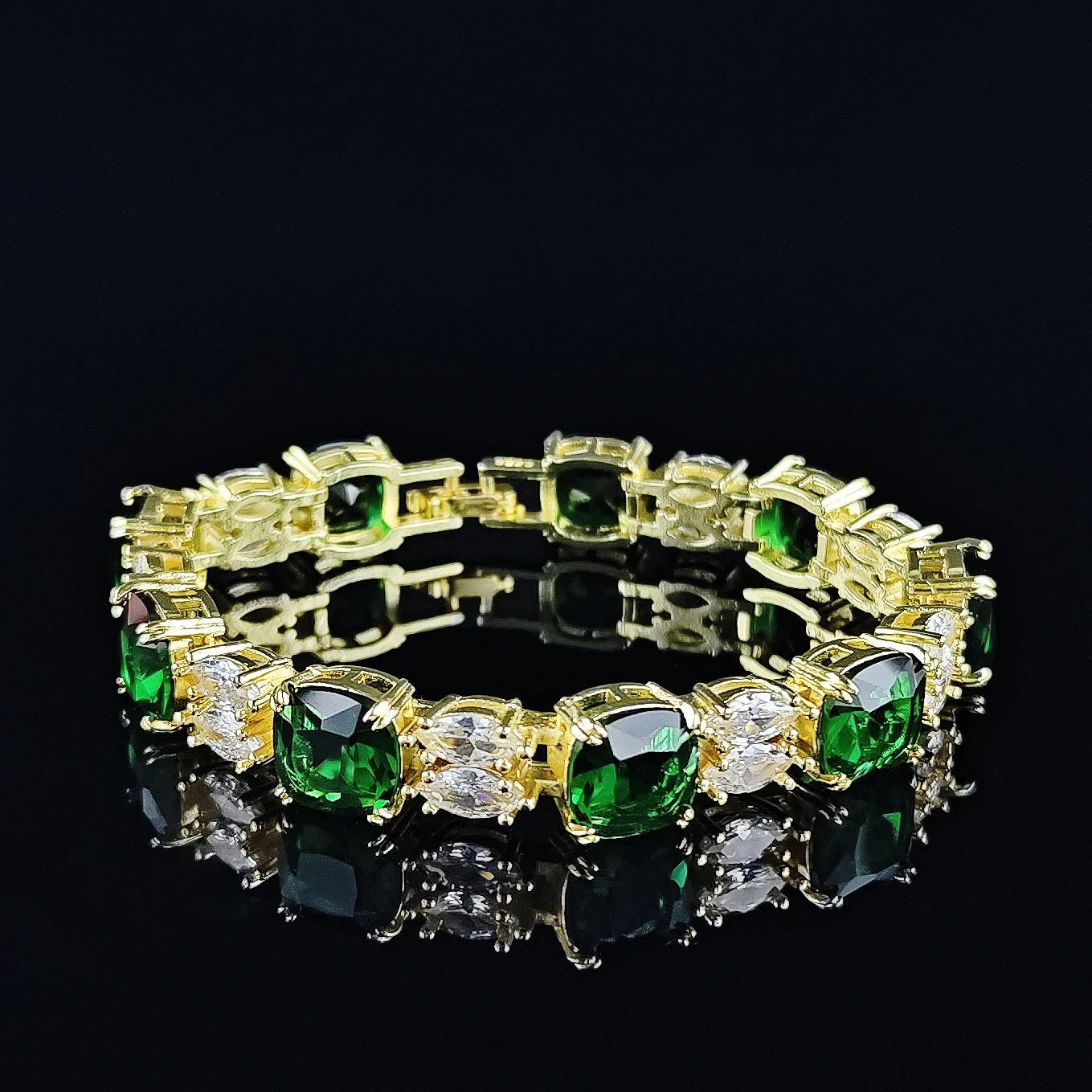 2024 New Green Color Princess Bracelet Bangle for Women Anniversary Gift Jewelry Wholesale S7985