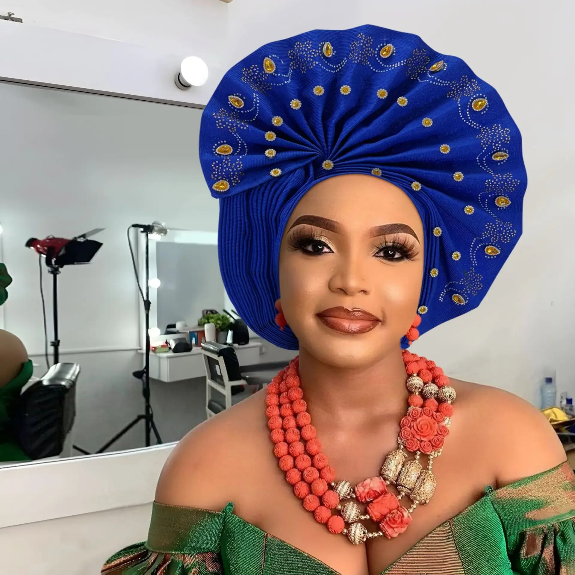 Hochwertiger, neuester nigerianischer Hochzeits-Frauen-Auto-Gele-Turban, bereits von Hand gefertigt, faltbarer Fächer, laminierte afrikanische