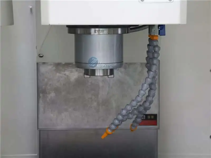 Pusat Hining Vertikal Pabrik Cnc VMC650 Susu Kecil