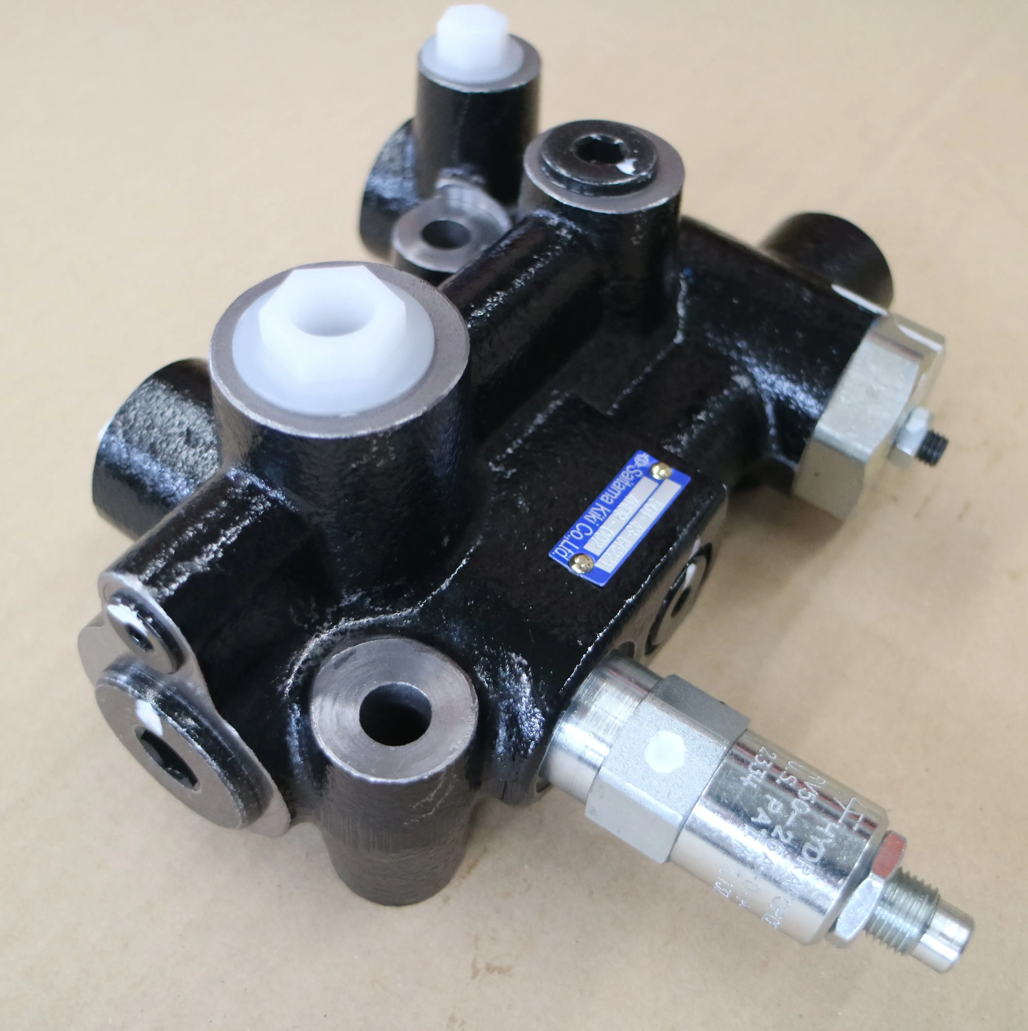 

Parts Asscmulator Valve Assy 561-43-8A221 for HD785-7