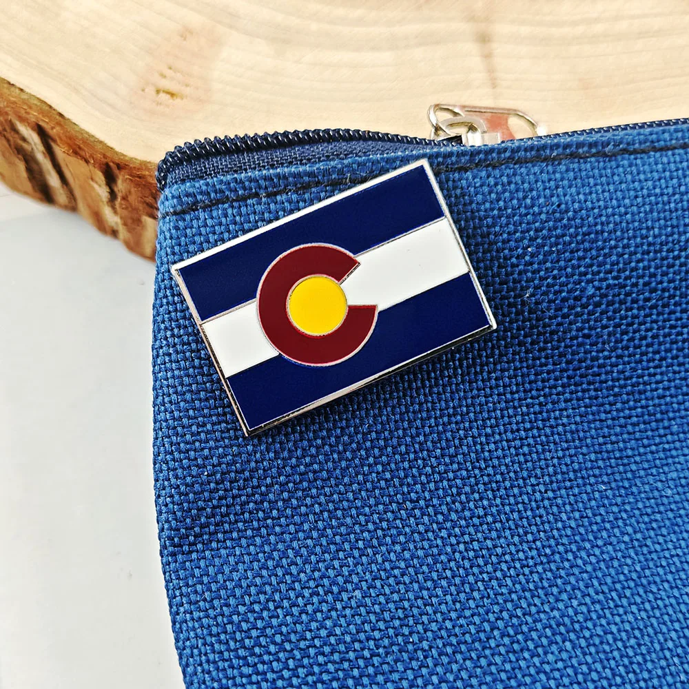 Colorado-Flaggen-Brosche, amerikanische Staats-Emaille-Anstecknadel, Touristen-Gedenksammlung, Metallabzeichen, Rucksack-Dekoration, Accessoires, Geschenk – Detail 7