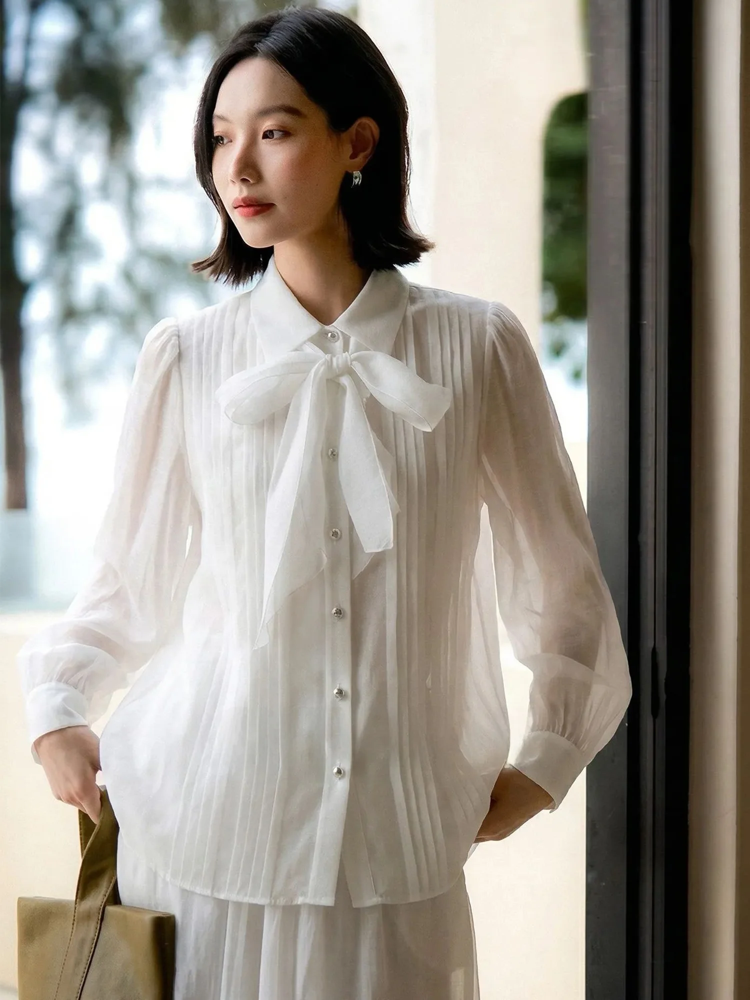 

Elegant Style Long Sleeve Knot Shirt Women's Summer White Slimming Younger Lady Style Shirt Chivirin Premium Ladies...