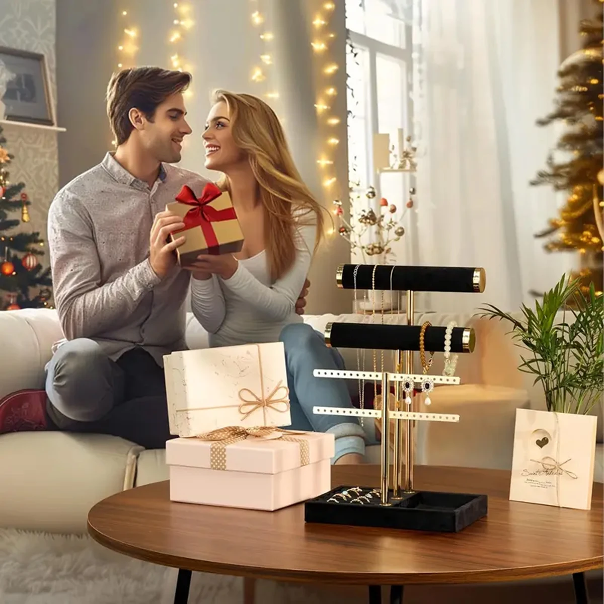 

Стеллаж для хранения ювелирных изделий в роскошном стиле с схемой черного и золотого цвета, с несколькими слоями для необычной композиции на шею.