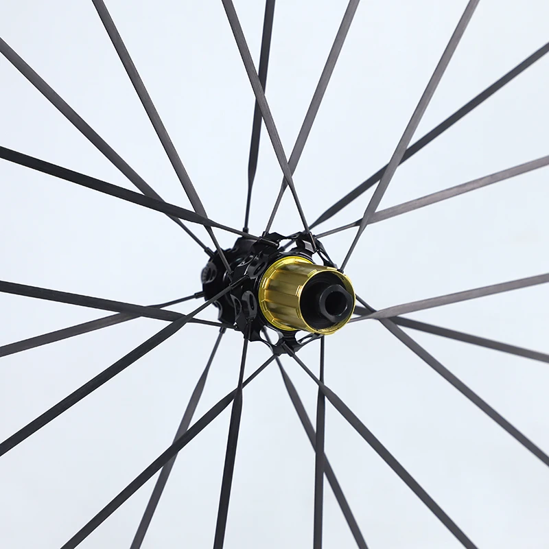 700c Gravel Carbon Wheels, lightweight carbon fiber rim with professional hub, durable disc brake bicycle cycling parts view 5