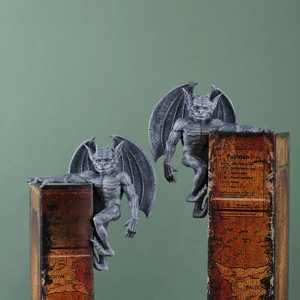 

1-2Pcs/Set Gargoyle door frame decoration resin ornament Halloween Christmas atmosphere essential door decoration home decor