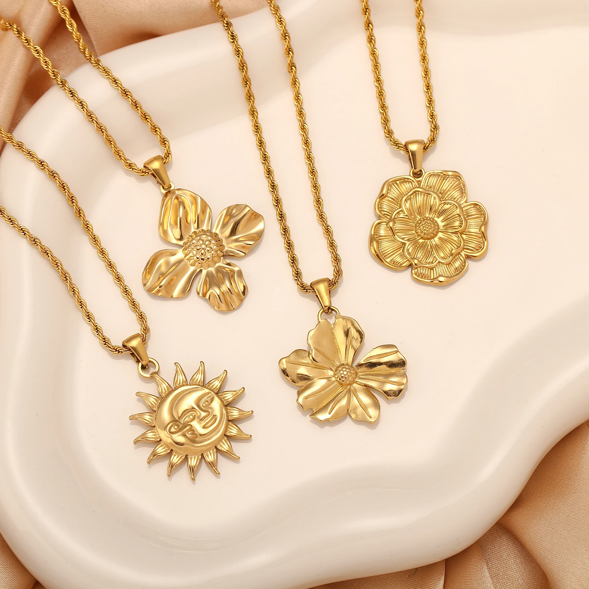 DOOYIO Starfish/Flower/Sun/Shell Pendant Necklace 18K Gold PVD Plated Stainless Steel Women Twisted Chains Necklaces Jewelry New