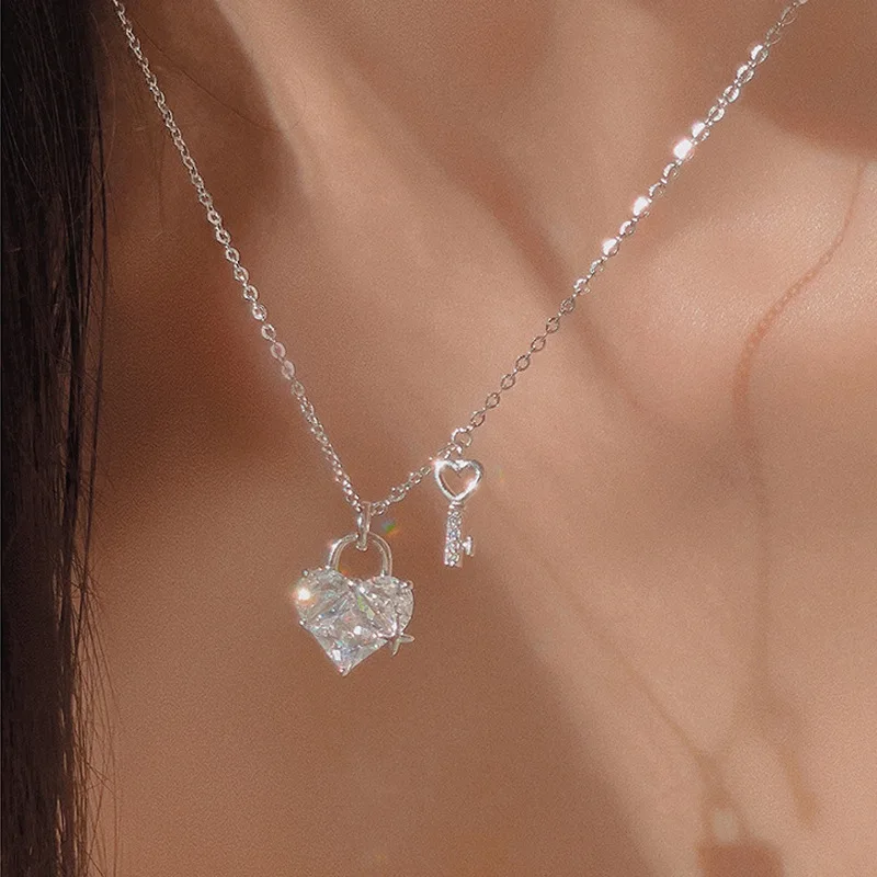 Neue 925 Sterling Silber Herzförmige Halskette Charm Geometrischer Anhänger Choker Geburtstagsgeschenk für Frauen Feiner Schmuck