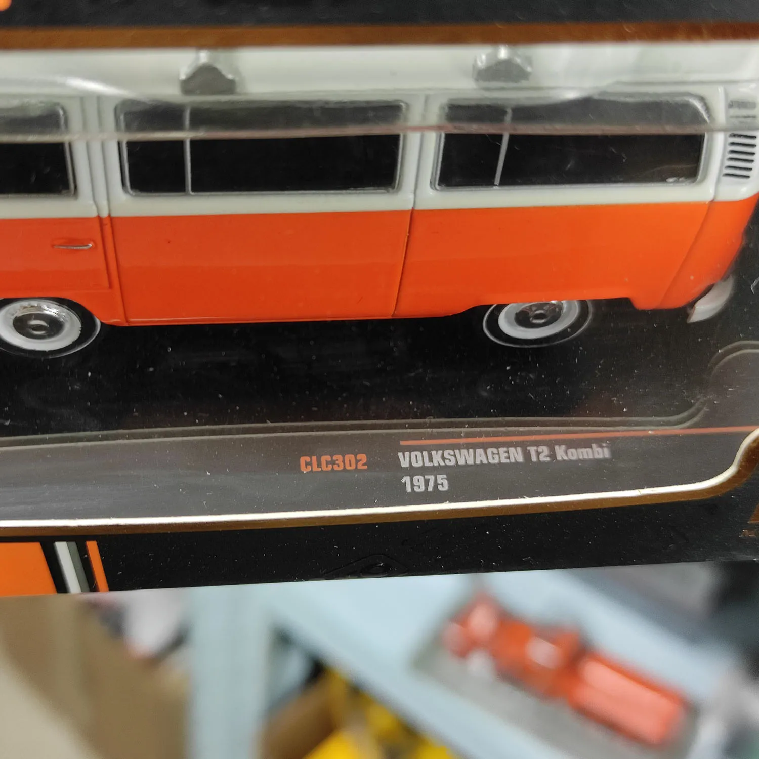 Fotografia 5: Diecast IXO Escala 1:43 VW T2 Station Wagon 1975 Modelo de carro em liga