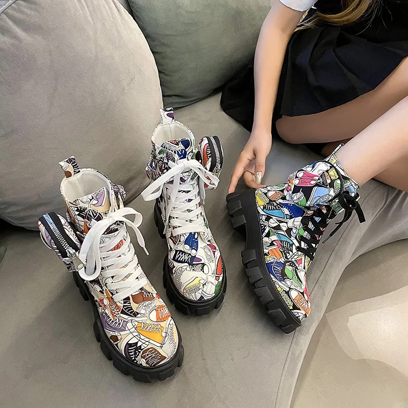 Thick-soled Ankle Boots Cartoon Anime Print Random Women's Shoes 2024 Autumn and Winter New Women's Casual Lace-up Martin Boots