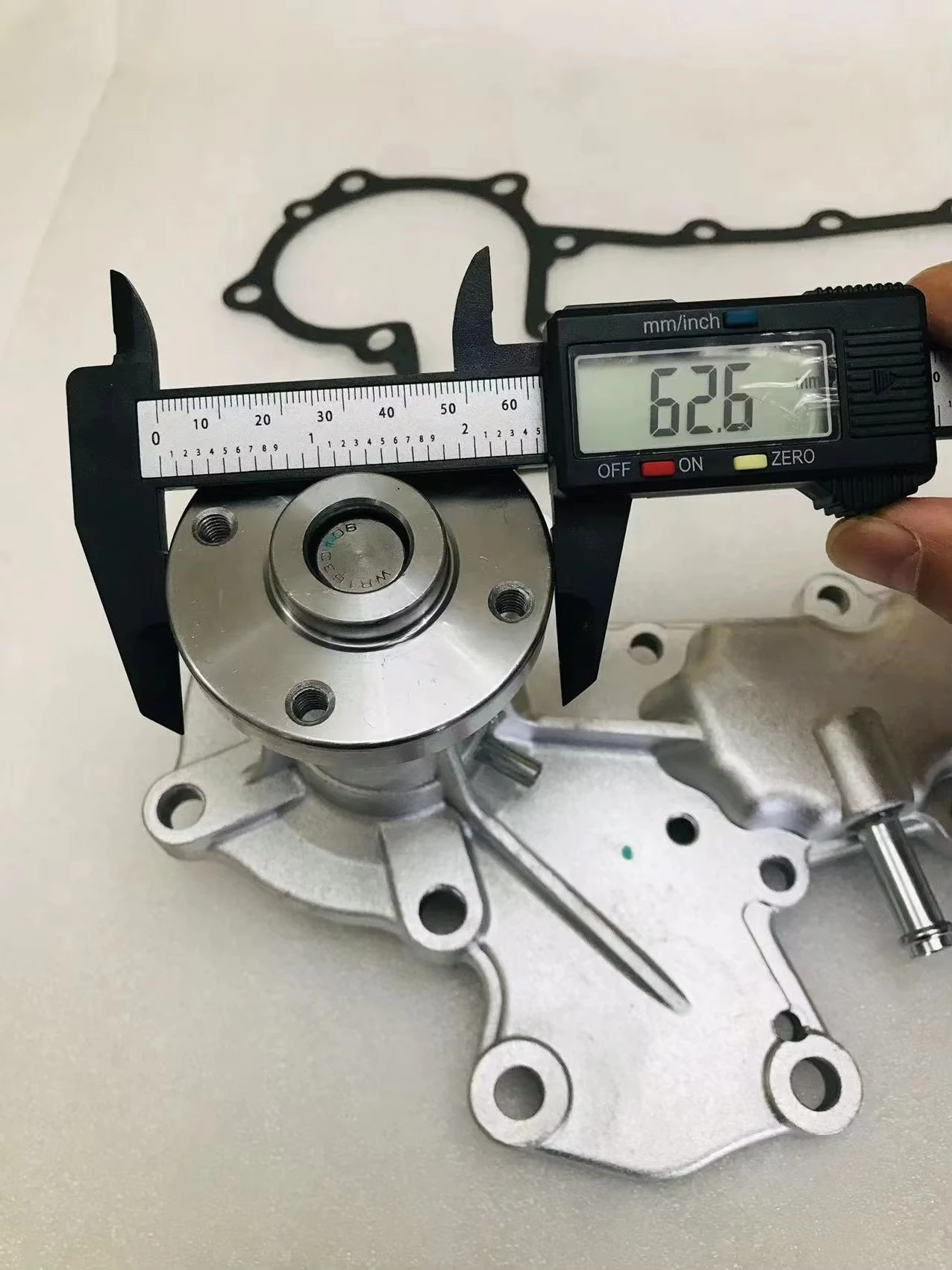 

Водяной насос двигателя 1E017-73030 1E017-73032 6681879 для Kubota D1703-BG V2003T V2203