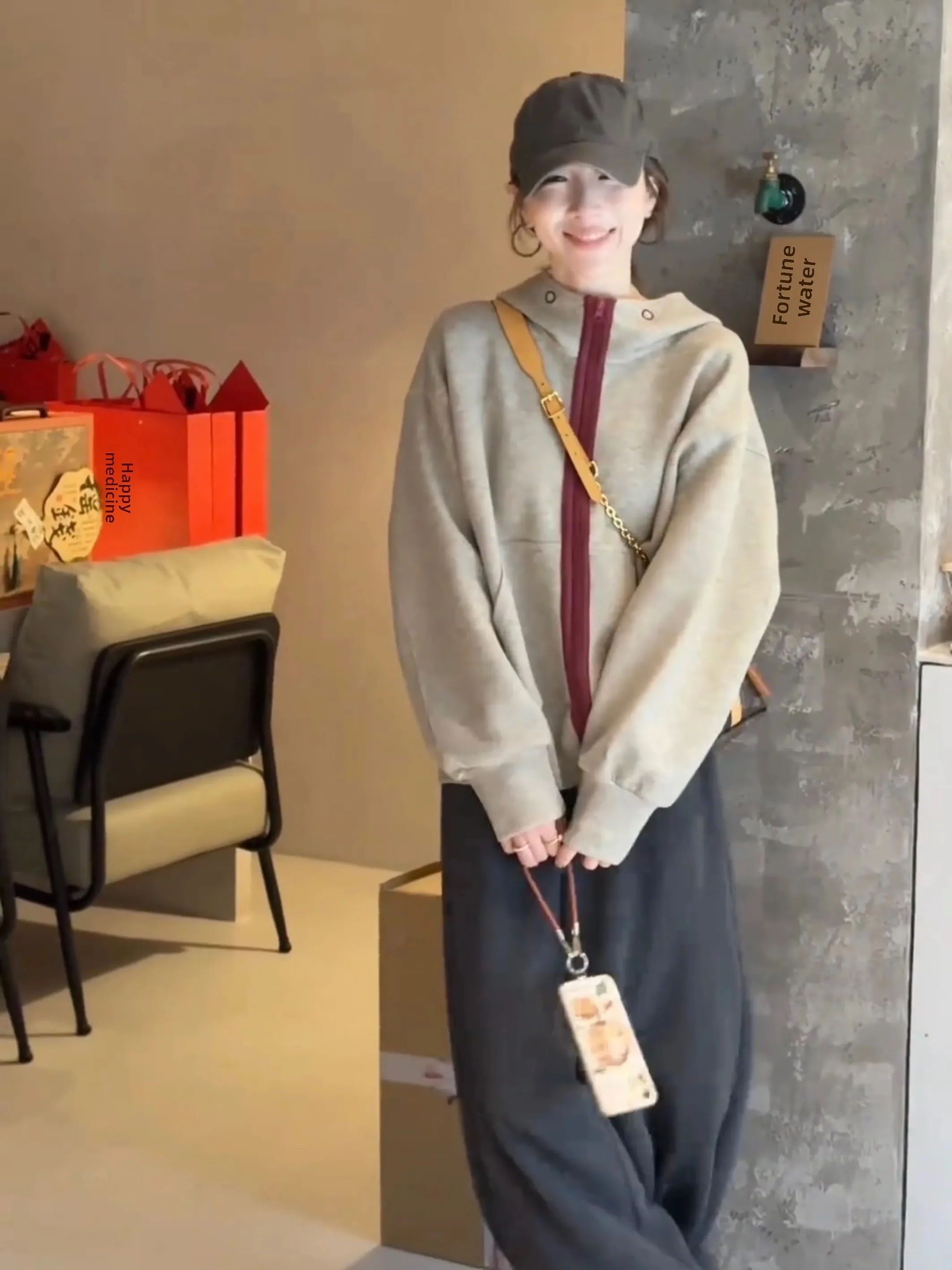 

Корейская женская толстовка-худи в стиле колор-блок, осенняя новинка, свободный крой, универсальная повседневная кофта на молнии, модный кардиган для города