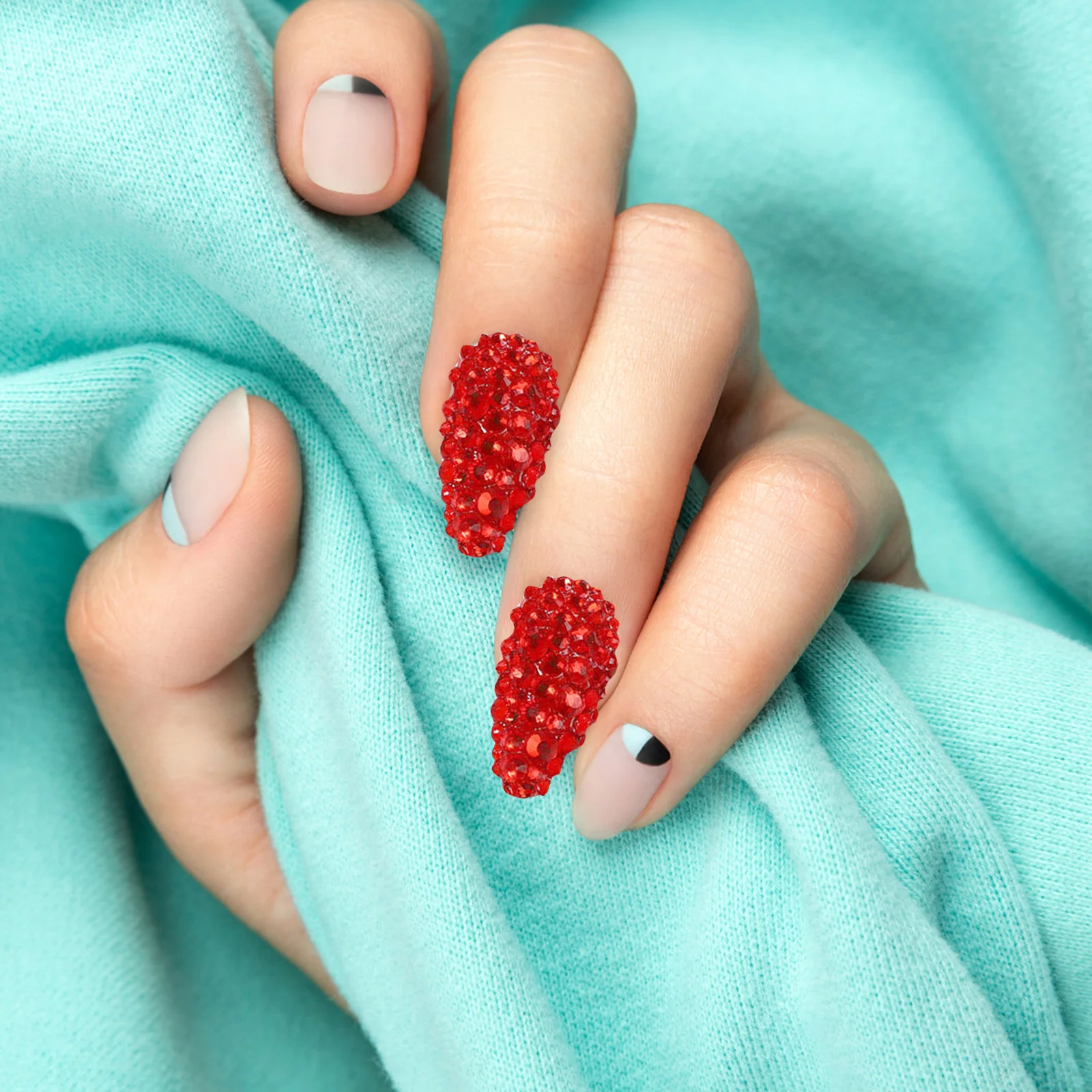 สติกเกอร์ติดเล็บแบบกล่อง 1 กล่อง ลายเจาะน้ำ แบบแบน สำหรับตกแต่งเล็บ ทำเล็บ ตกแต่งเคสมือถือ งานฝีมือ และอุปกรณ์ตกแต่ง