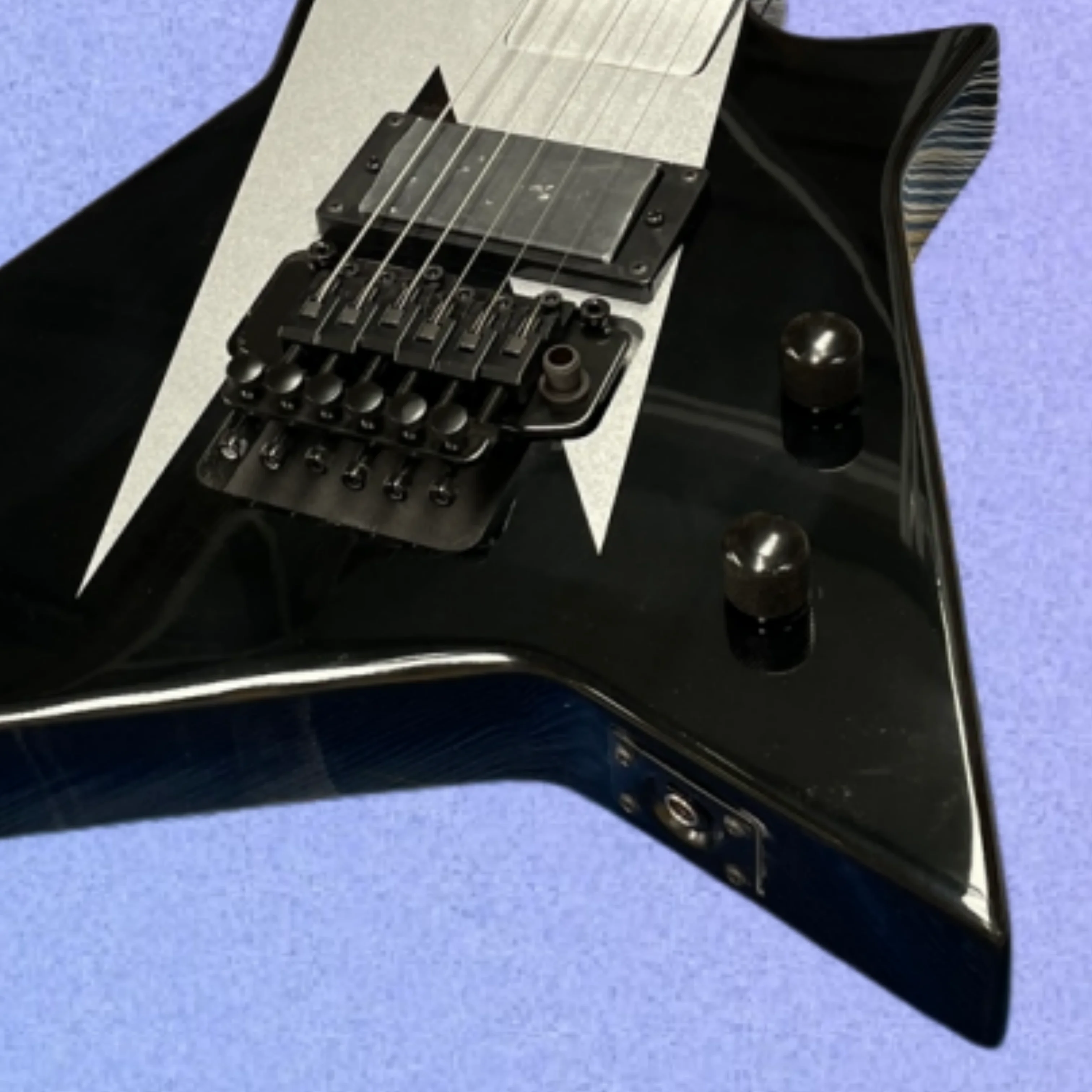 New Black And White Contrast Electric Guitar With H Pickup And Tremolo System – A Personality Electric Guitars Guitarra