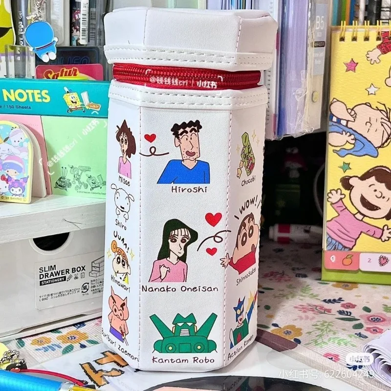 Crayon Shin Chan-bolsa para bolígrafos Hexagonal de Anime, bolsa de almacenamiento creativa impermeable de gran capacidad para estudiantes, suministros de papelería escolar, regalos