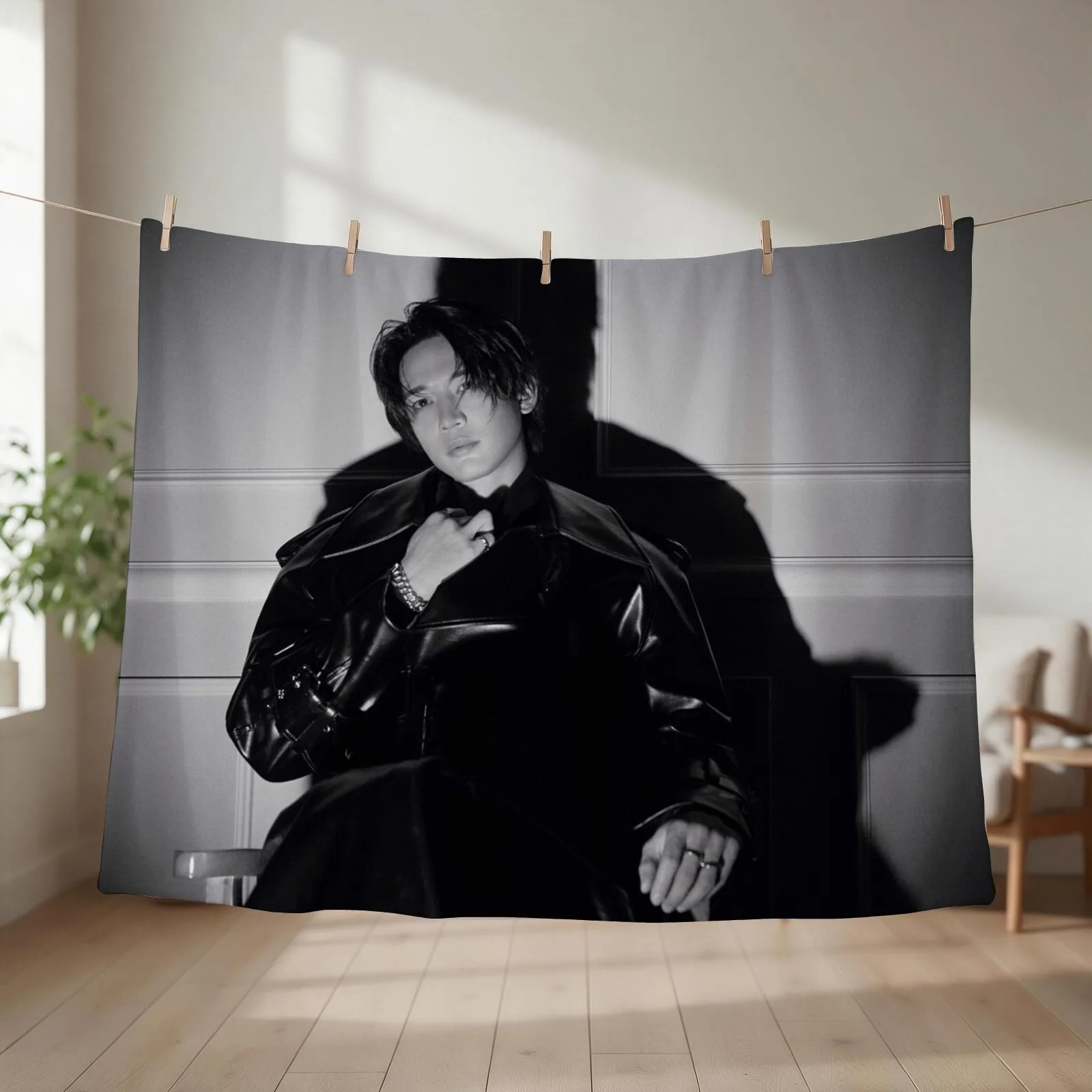 Minho Chase Black and White Sitting Throw Blanket couch cozy soft plush fuzzy picnic outdoor blanket