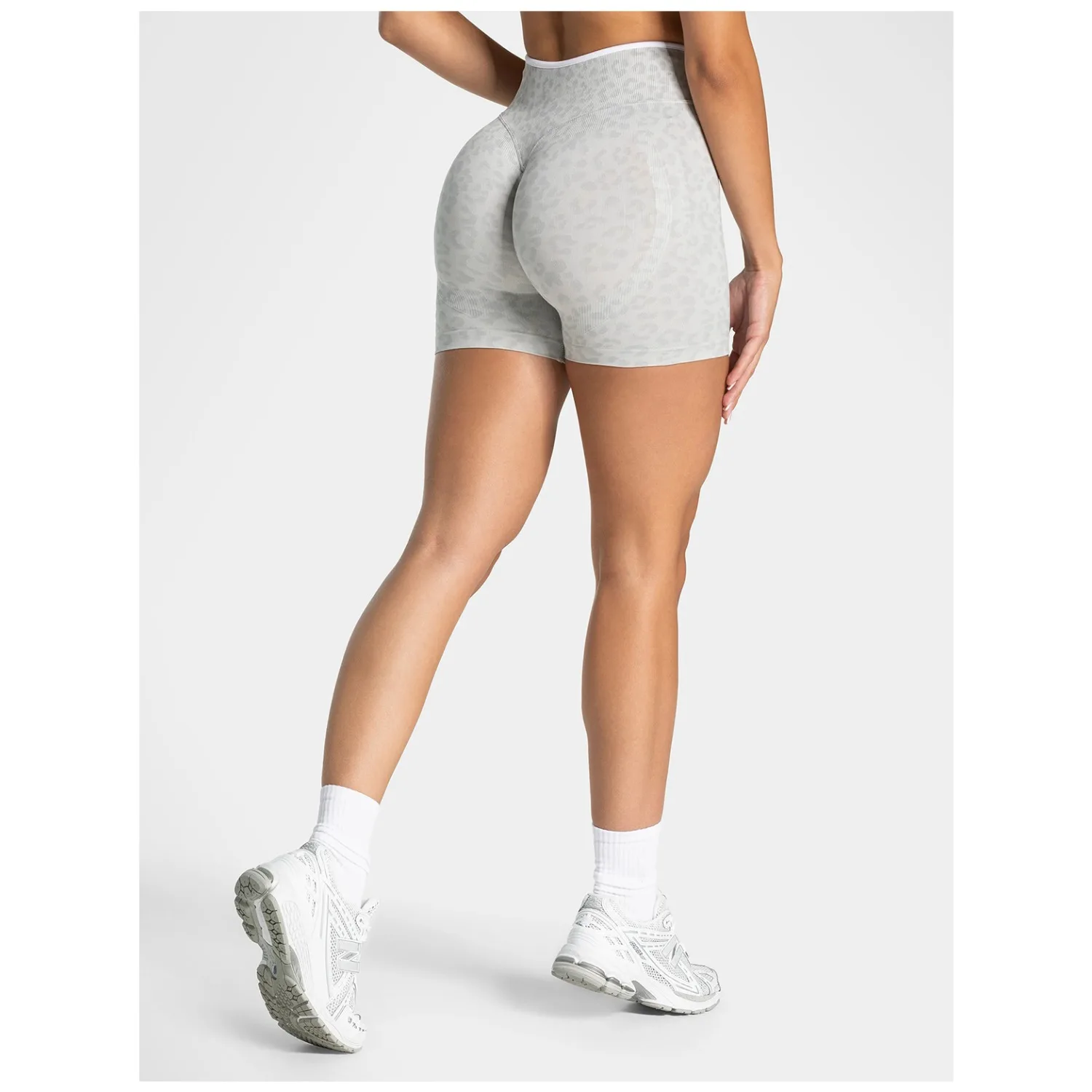 Sommer Damen Nahtlose Sportshorts mit Leopardenmuster Weißer Rand Kontrastierende Hochtaillierte Leggings Gym Yoga Übungs-Sportshorts – Detail 17