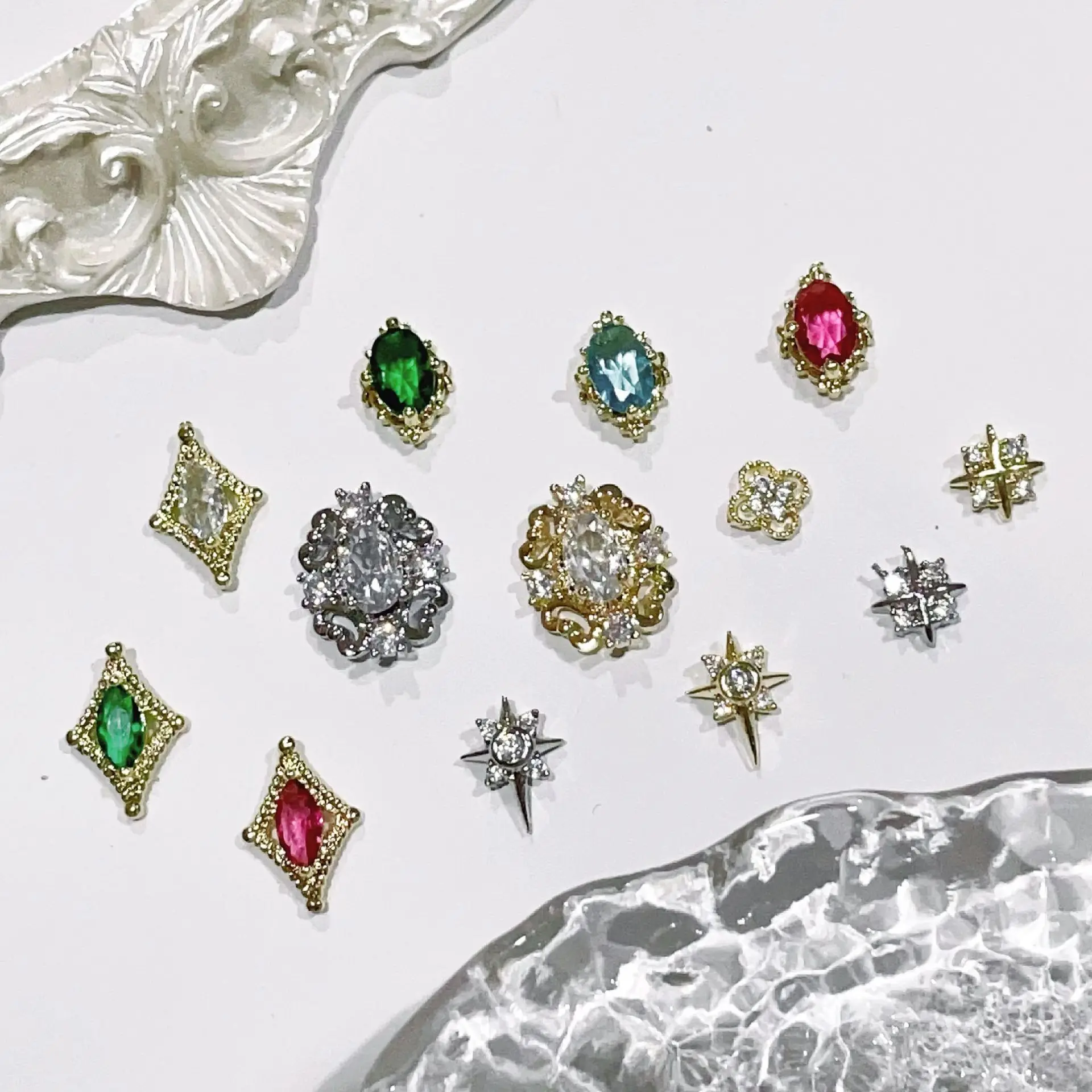 5 ชิ้นหรูหรา Retro Zircon เครื่องประดับเล็บ Art Palace เล็บ DIY อุปกรณ์ตกแต่งเล็บ Charms