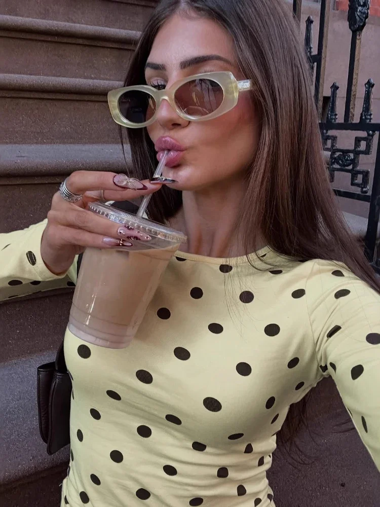 

Модные повседневные светло-желтые футболки с круглым вырезом и длинными рукавами для женщин, уличная одежда Y2K, женские укороченные топы с принтом в горошек, тонкая футболка