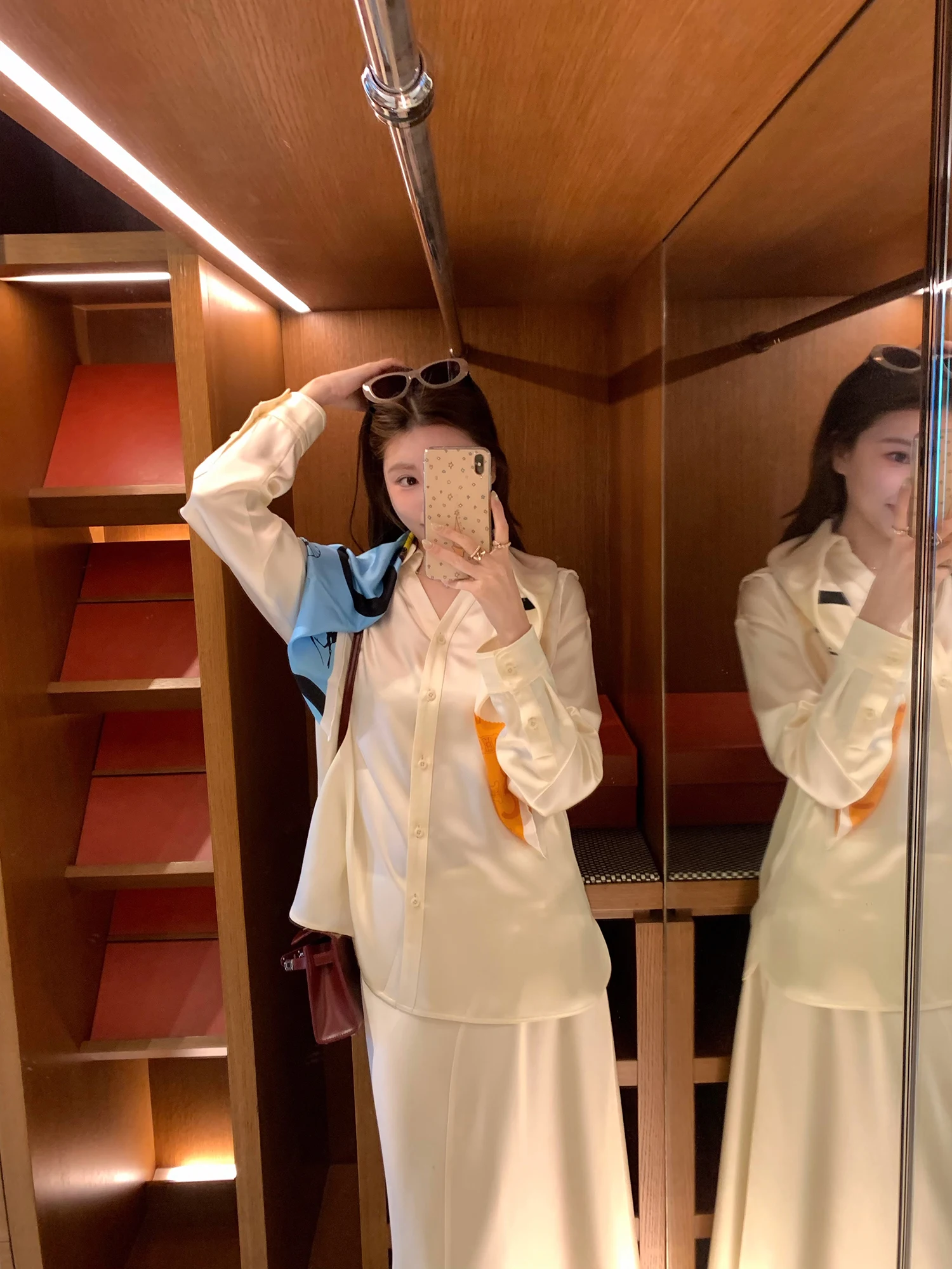 

Realzz Official Ning Zhang Flowing Philosophy Acetate Shirt with Half Skirt V Collar Turnover Slim Fit Women's Fashion