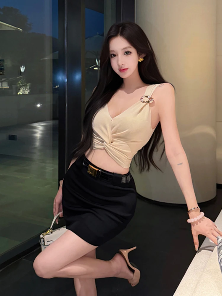 

Tina Miss Elegant Lady Metal Ring Buckle Sleeveless V-neck Halter Top Black Wrap around Skirt Set Fashionable Summer Outfit