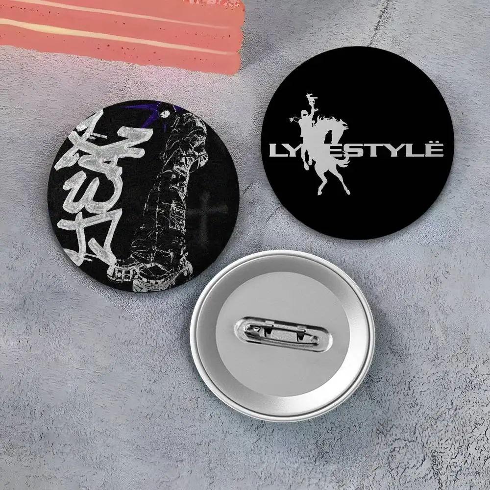 المغني Y-Yeat LyfestyleS شعار شارات مستديرة رائعة شارة دبابيس الإبداعية دبابيس للملابس قبعة ظهره هدية الملحقات