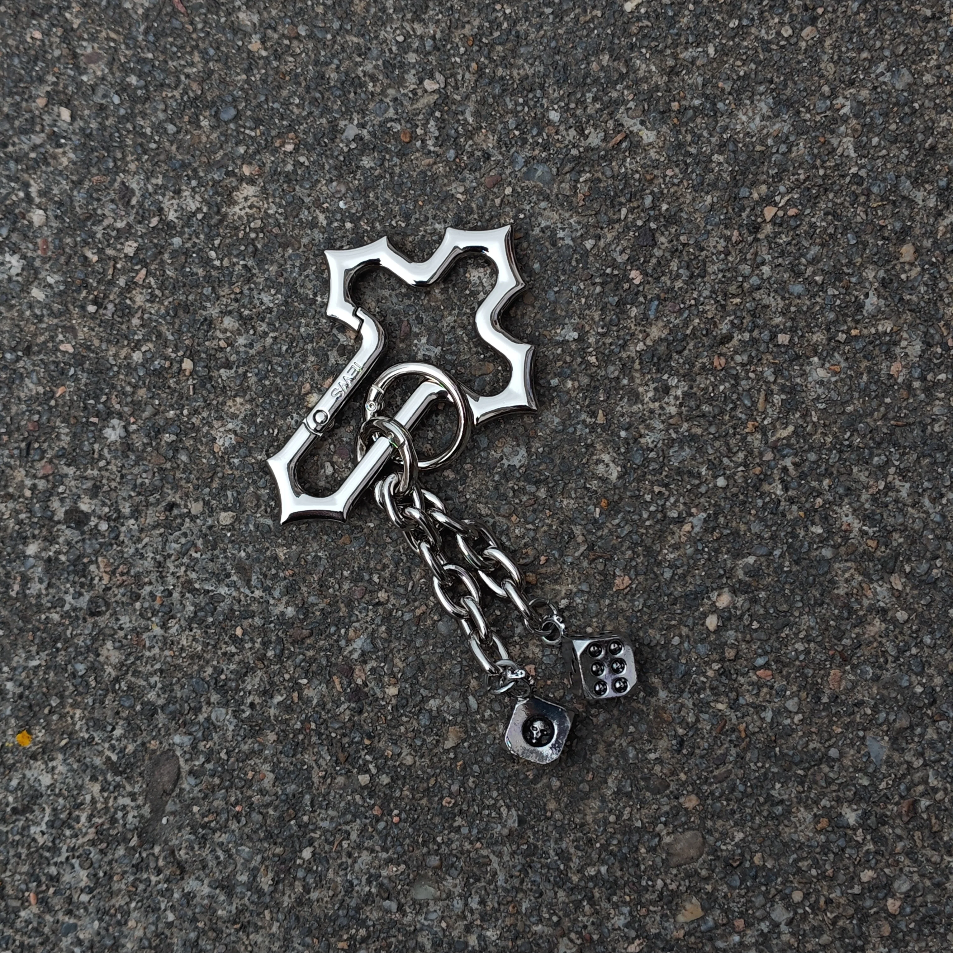NEW In Cross Solid Metal Carabiner Keychain Skull Dice Heart Luxury Women Men Waist Pendant Bag Charms Accessories Gifts
