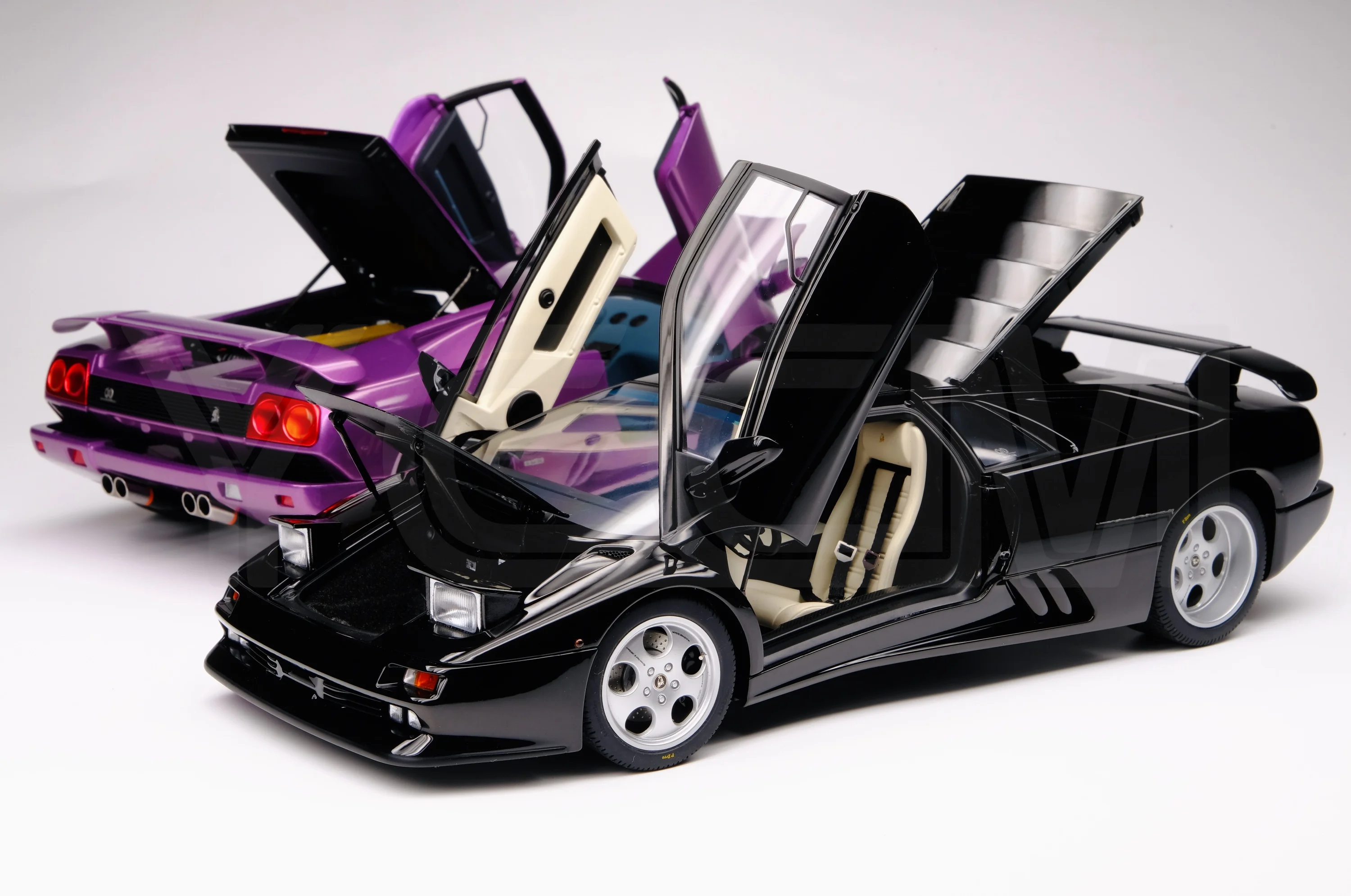 

Autoart 1:18 DIABLO SE30 Alloy Fully Open Simulation Limited Edition Alloy Metal Static Car Model Toy Gift