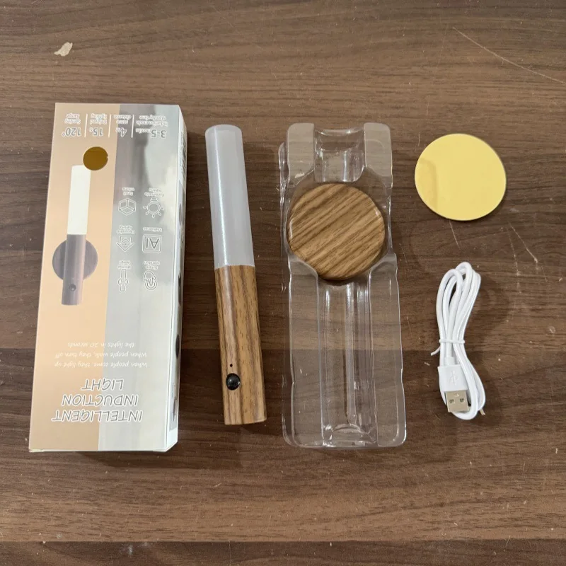 ضوء ليلي LED قابل لإعادة الشحن مع مستشعر جسم الإنسان لخزانة المنزل وخزانة الممر وإضاءة الغلاف الجوي الأبيض الدافئ