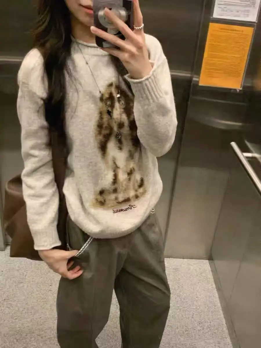 

Свободный женский трикотаж цвета хаки с вышивкой «Такса собаки» в стиле ретро, осень-зима, повседневный топ, модный ленивый слей, корейская мода