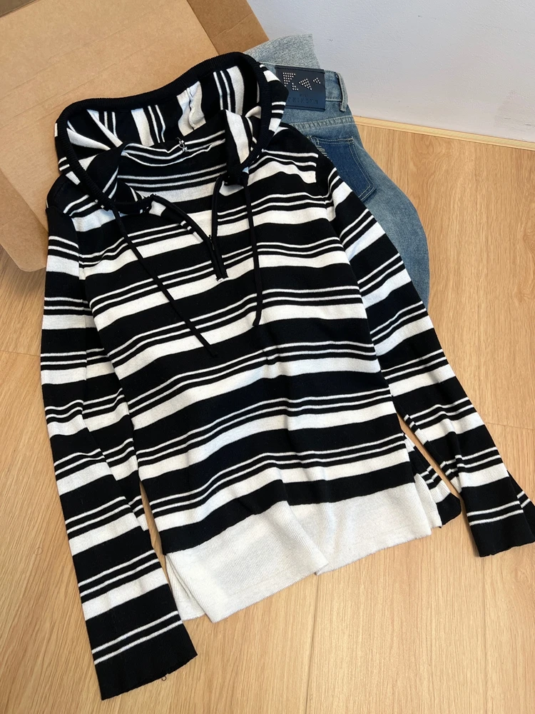 

Женский трикотажный топ больших размеров в корейском стиле, имитация двухслойности, в полоску, свободного кроя, с длинными рукавами, с капюшоном, для ранней весны, с эффектом похудения