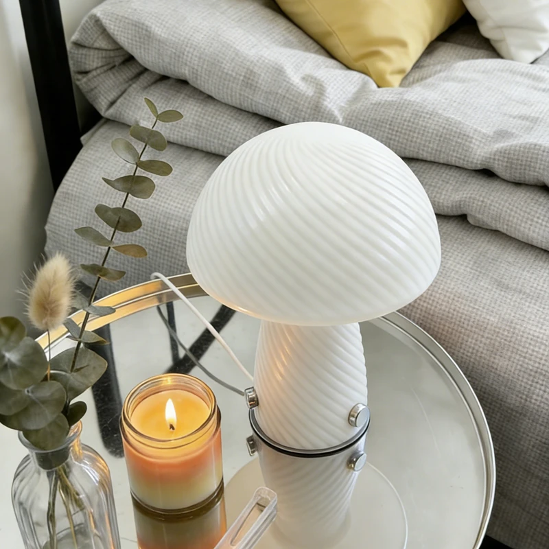 Lampe de Table champignon nordique Vintage à haut niveau d'apparence, lumière ambiante pour filles, prise de chevet de chambre à coucher, lecture créative de nuit