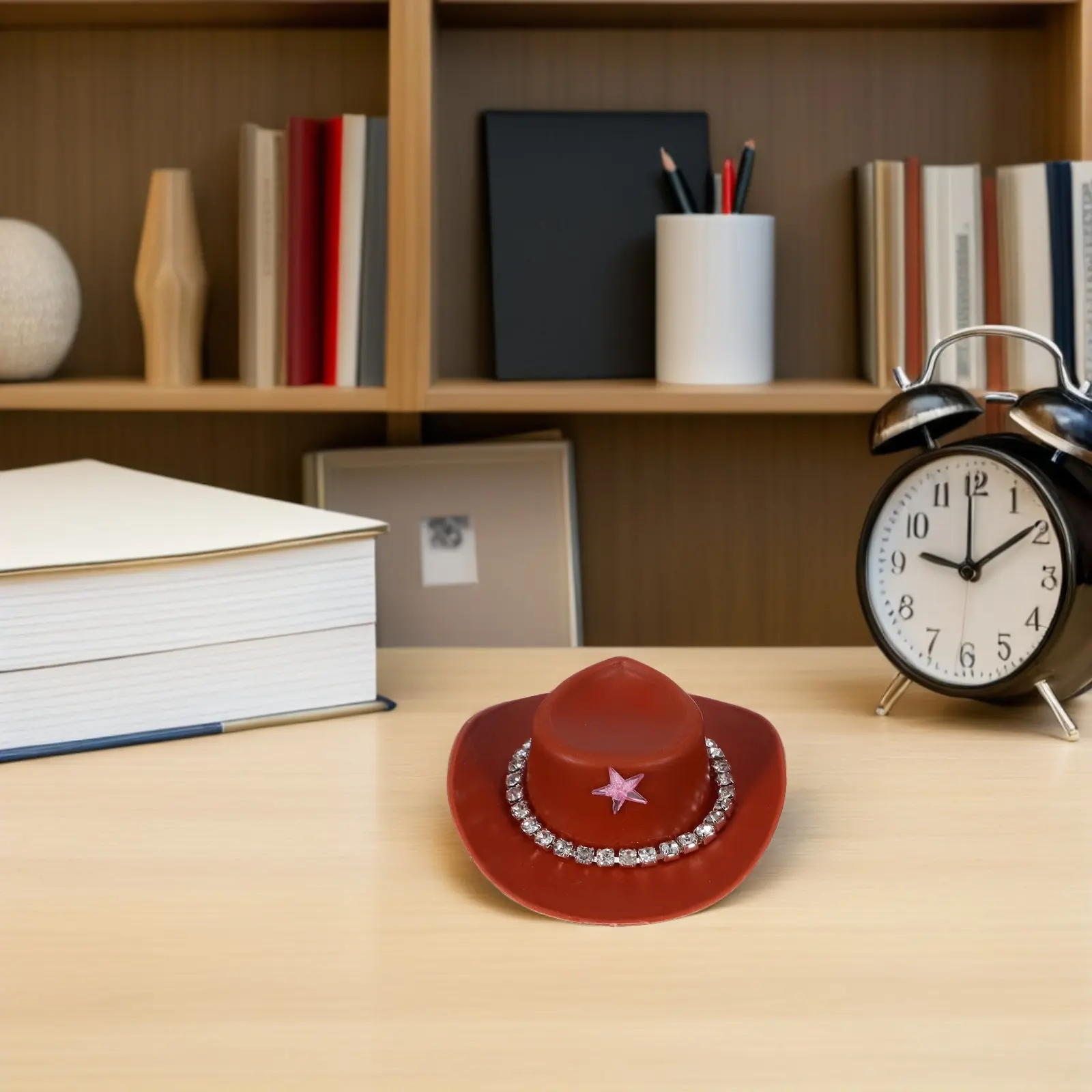 10 Mini Sombreros Vaqueros con Cadena de Diamantes de Imitación, Sombreros Vaqueros de Plástico Resistentes para Manualidades, Decoración de Fiestas y Cupcakes