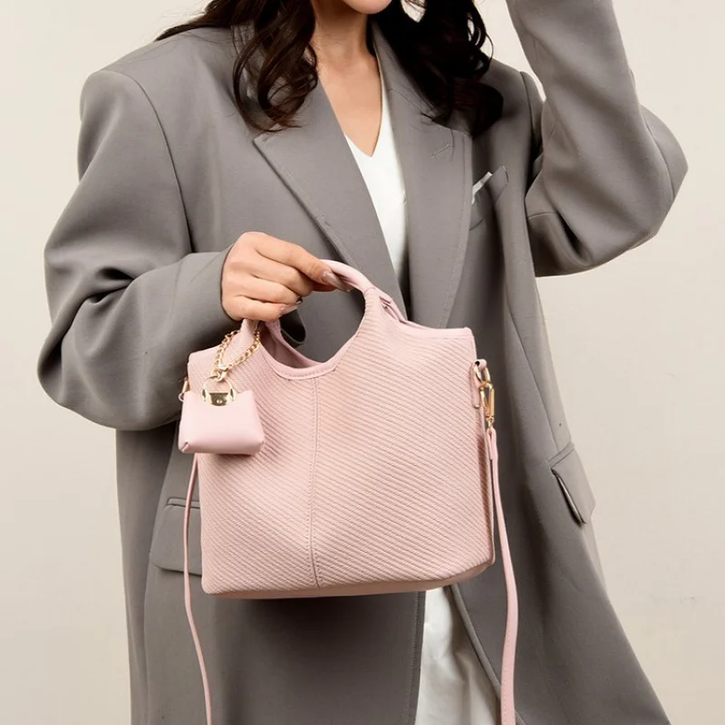 

Luxury Ladies Shoulder Bag Made Of Premium Leather Boasting Paris Style And High-End Vintage Chic Look​