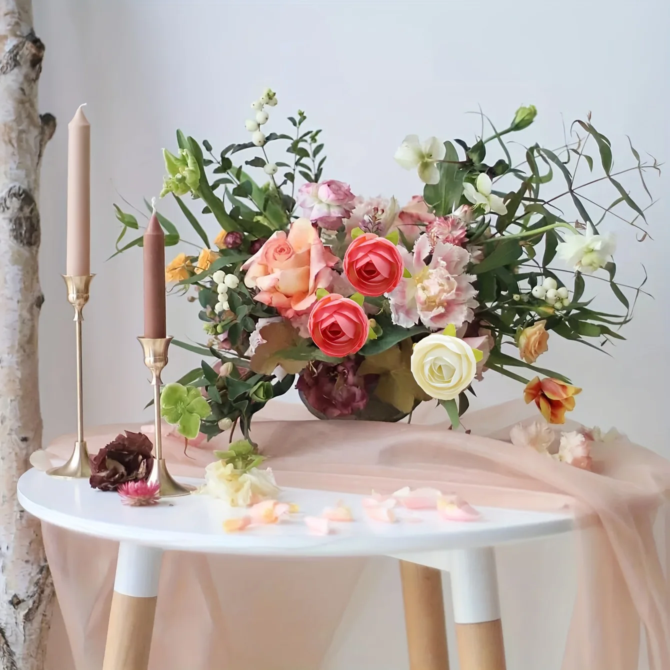 

Новый маленький искусственный цветок камелии для декора столов в отелях, ресторанах и на банкетах, популярный в интернете, настольное украшение