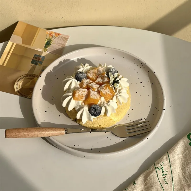 

Креативная минималистичная корейская керамическая тарелка с брызгами чернил, милое блюдо с высоким внешним видом, семейное блюдо для стейка, торта, десерта, тарелка Dim Sum