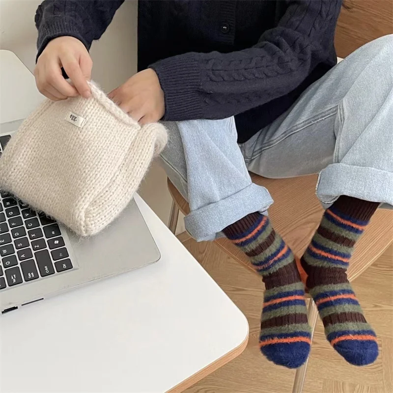 مخطط جوارب محبوكة للفتيات الشتاء جورب دافئ الكورية نمط المنزل منتصف أنبوب المنك المخملية جوارب سميكة رشاقته النوم سوكس #4
