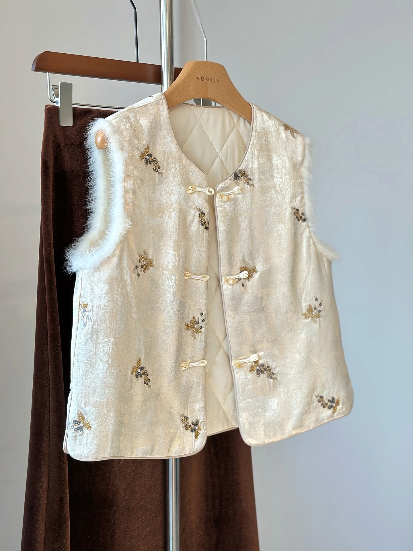 

High-End New Chinese Vest Autumn and Winter Quilted Exquisite Flowers Embroidered Crew Neck Outer Everyday