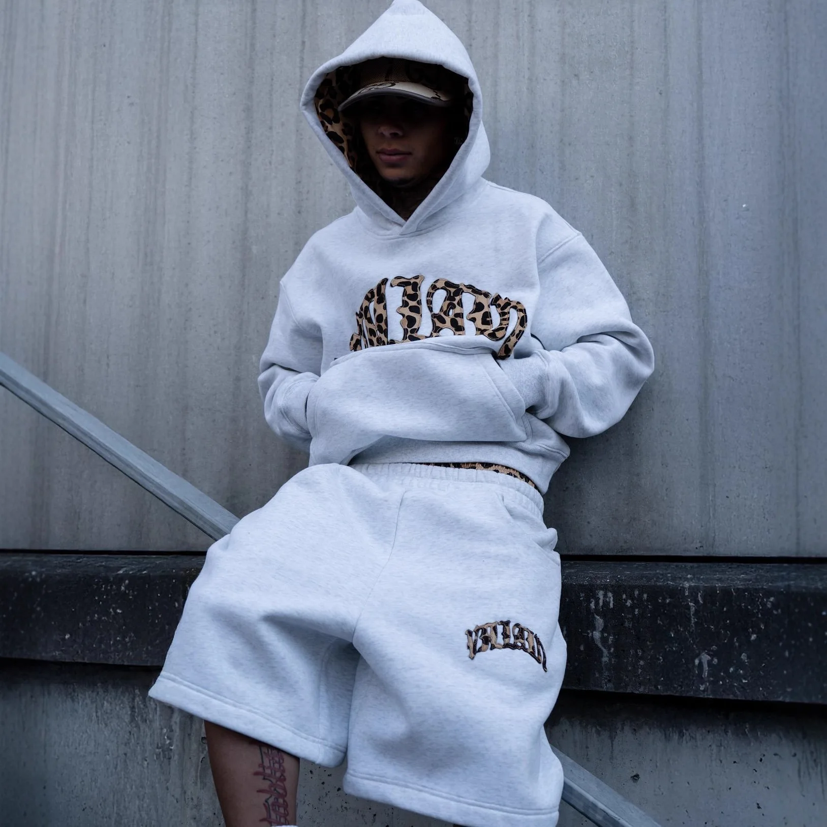 กางเกงขาสั้นลำลองสไตล์สตรีทแฟชั่นสำหรับผู้ชายและผู้หญิง สวมใส่สบาย ใช้งานได้หลากหลาย สไตล์พังก์ ฮิปฮอป ปักลาย แฟชั่นฤดูใบไม้ผลิและฤดูร้อน สไตล์ Y2K กางเกงกีฬา